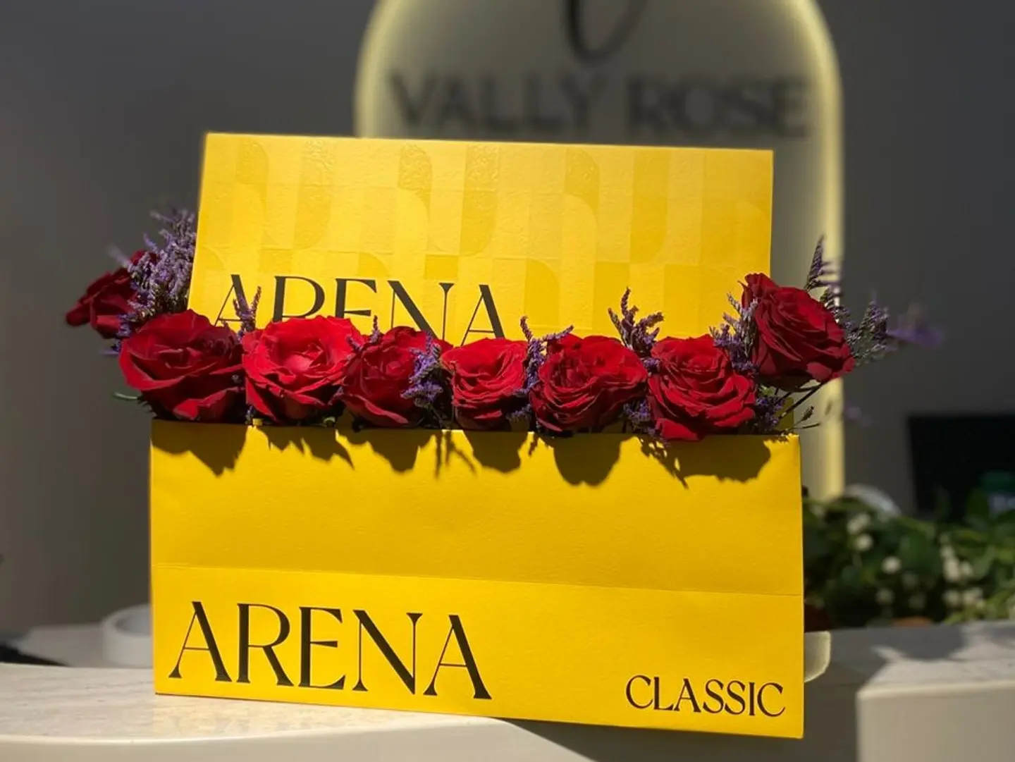 شوكلت ارينا مع ورد