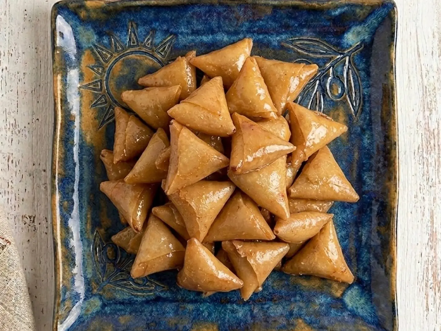 طبق نصف كيلو سمبوسة بالشيرة