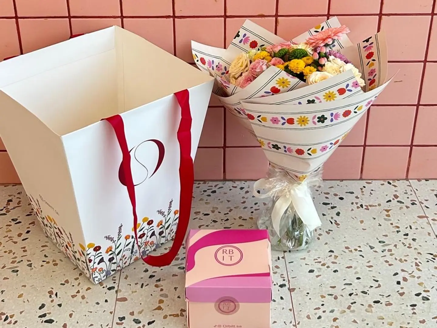 باقة وايت بلوم وكيكة الليليوم