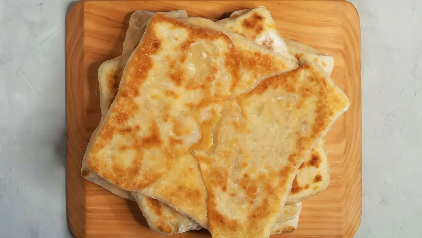 Cream And Cheese Mutabbak