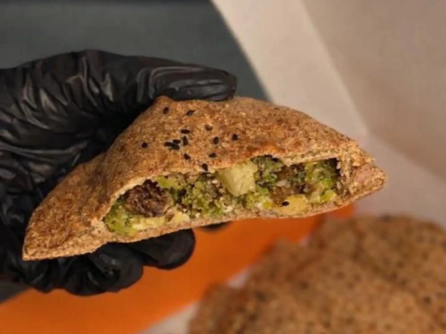 مدور سبانخ (بعجينة البر الصحية)