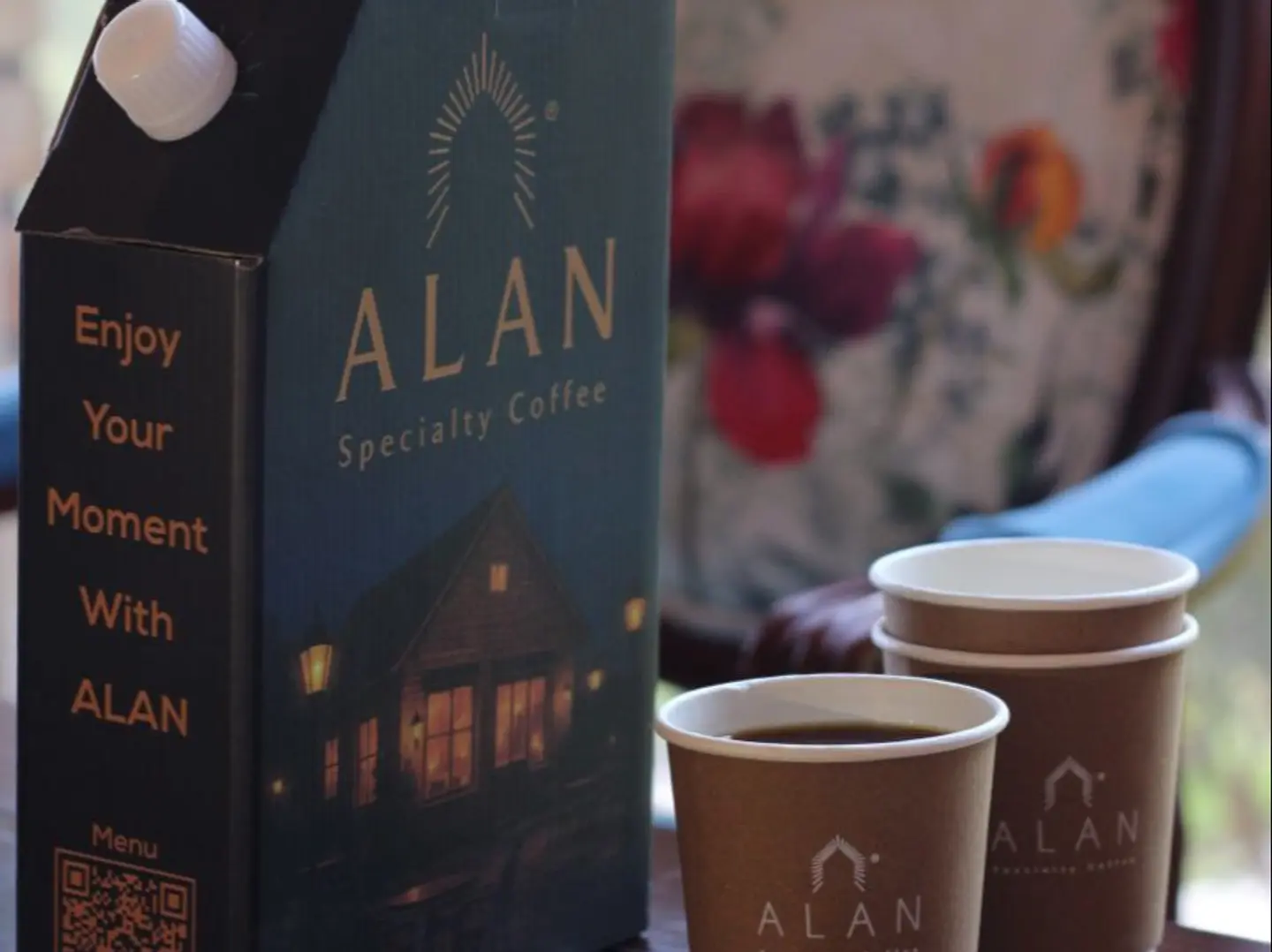 بوكس قهوه اليوم مع 20 حبه ميني بانكيك