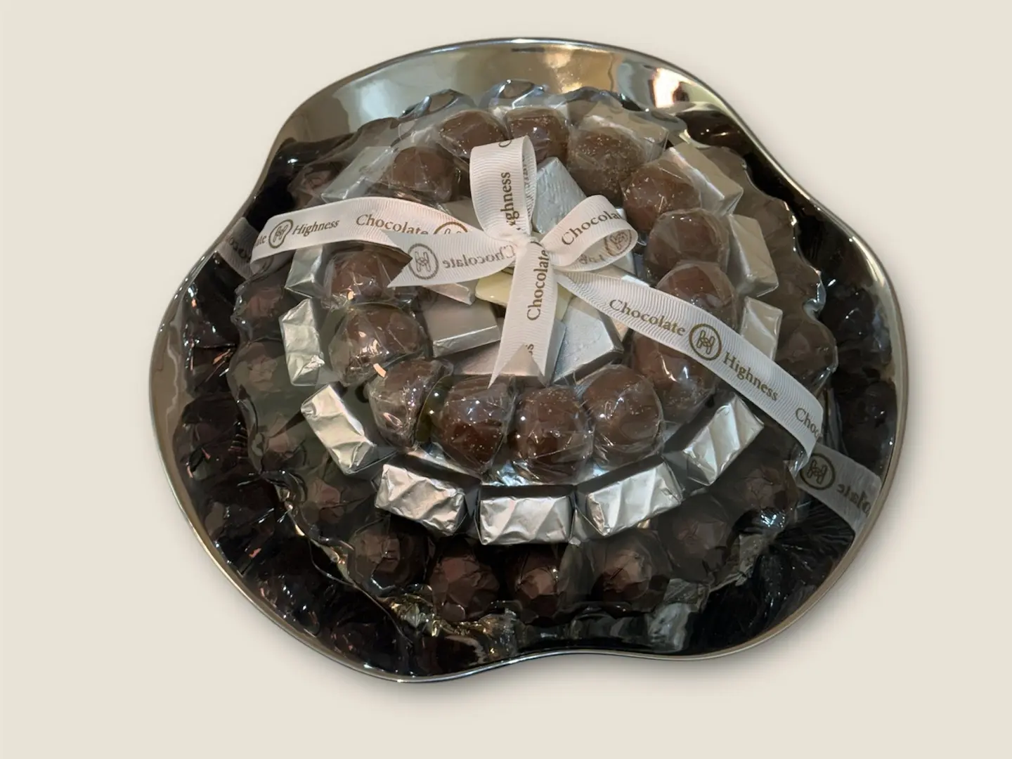 طبق شوكولاتة ذو شكل متموج جذاب