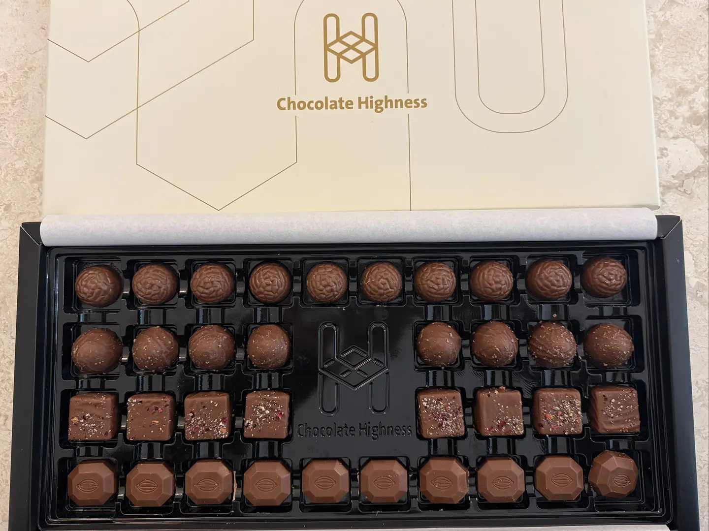 علبة شوكولاته