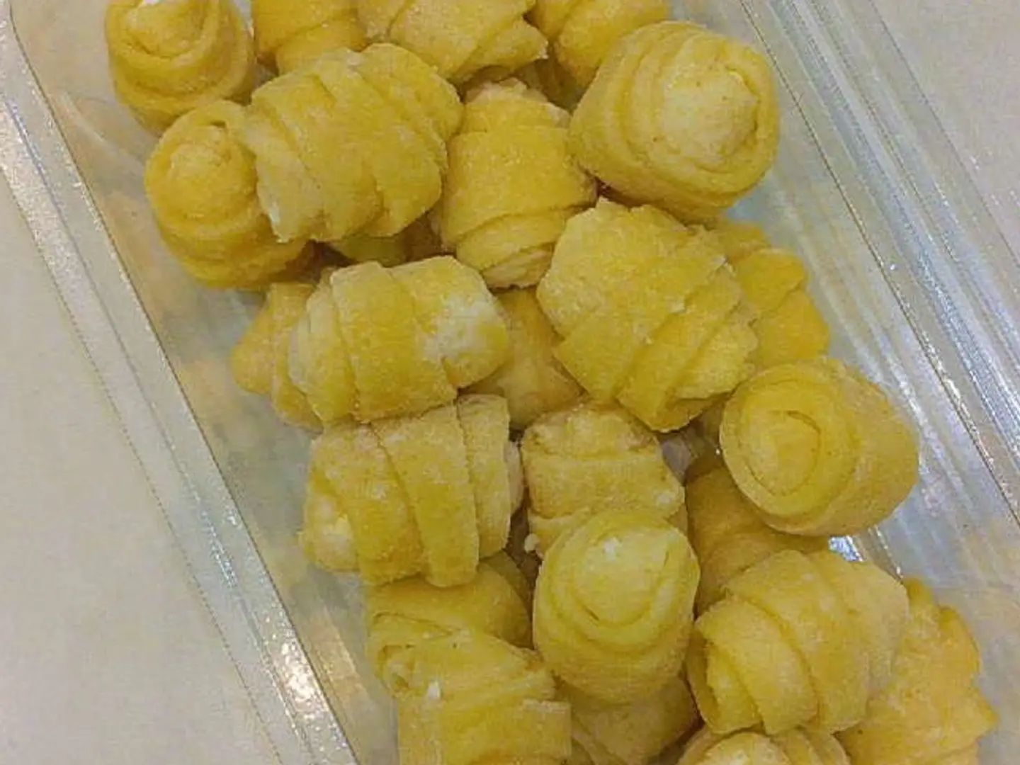 كروسان سميد حشوة جبن كيري 20 حبه