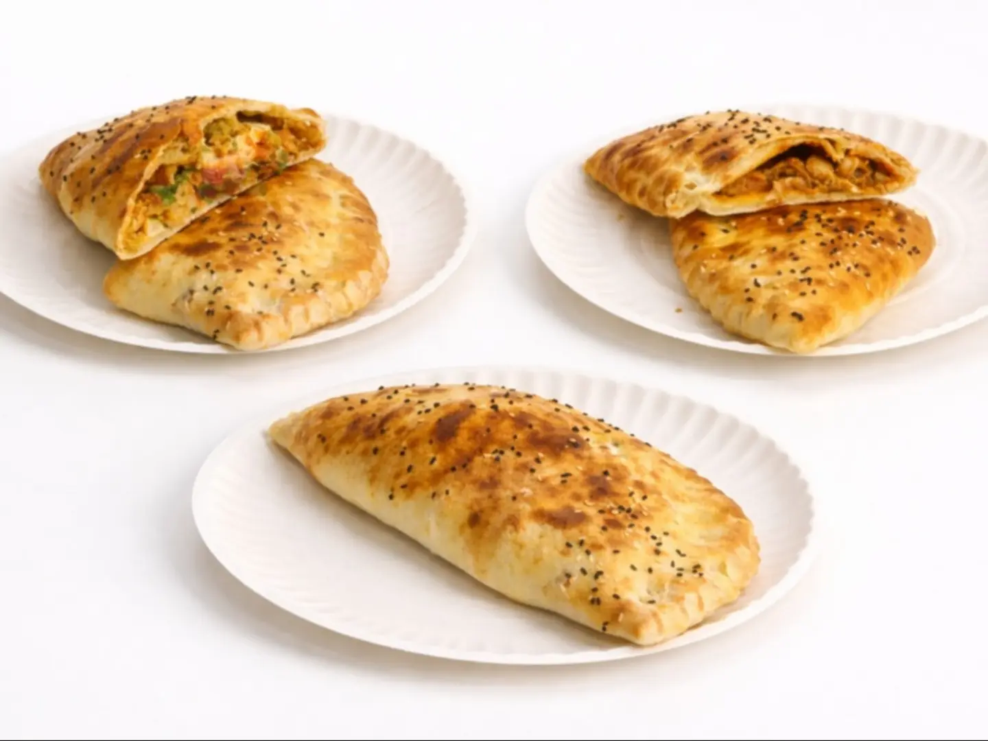 عرض الثالثة علينا - فطيرة دجاج + فطيرة فلافل سبيشل +- فطيرة بطاطس