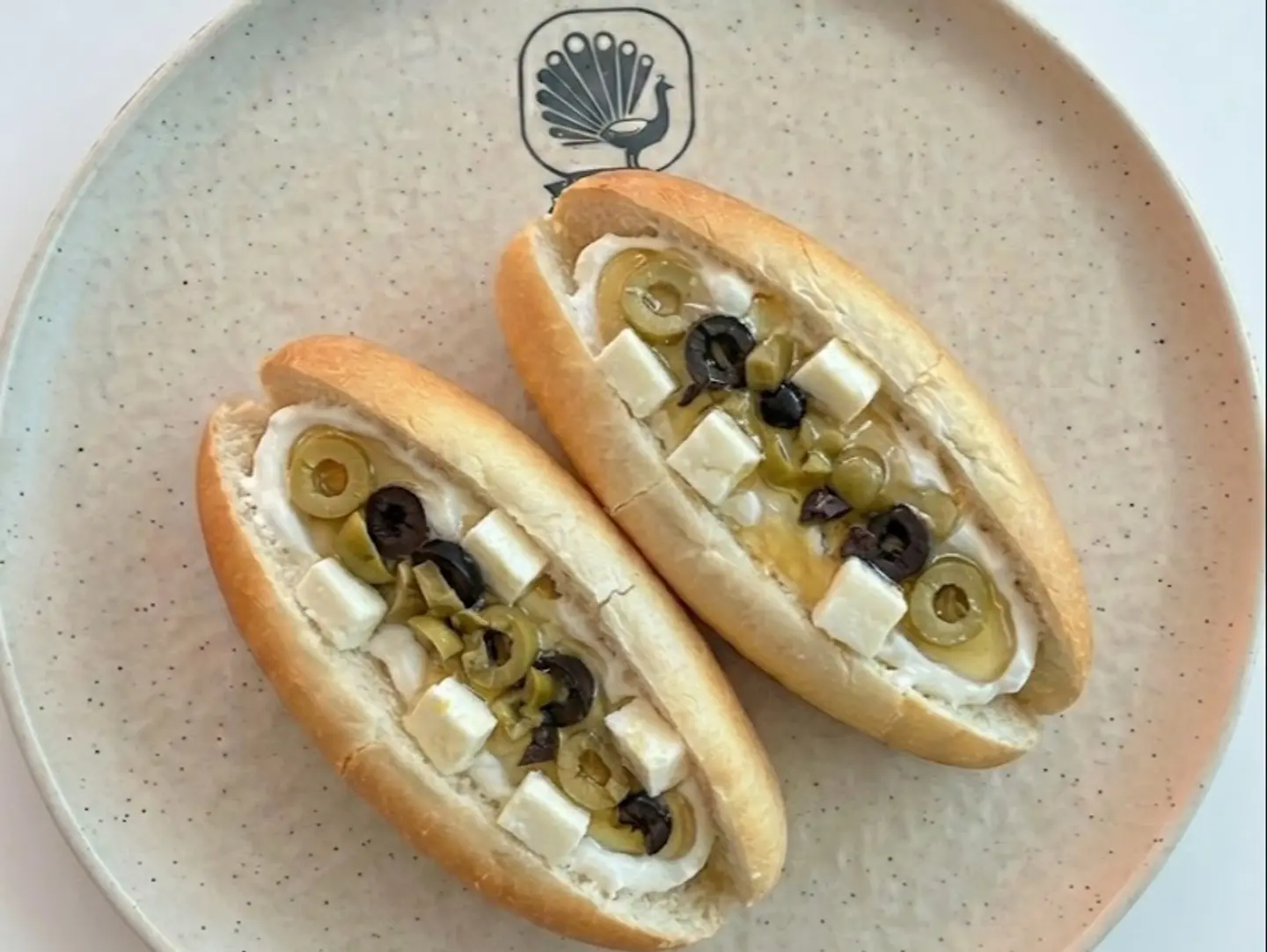 لبنة مع جبن وعسل