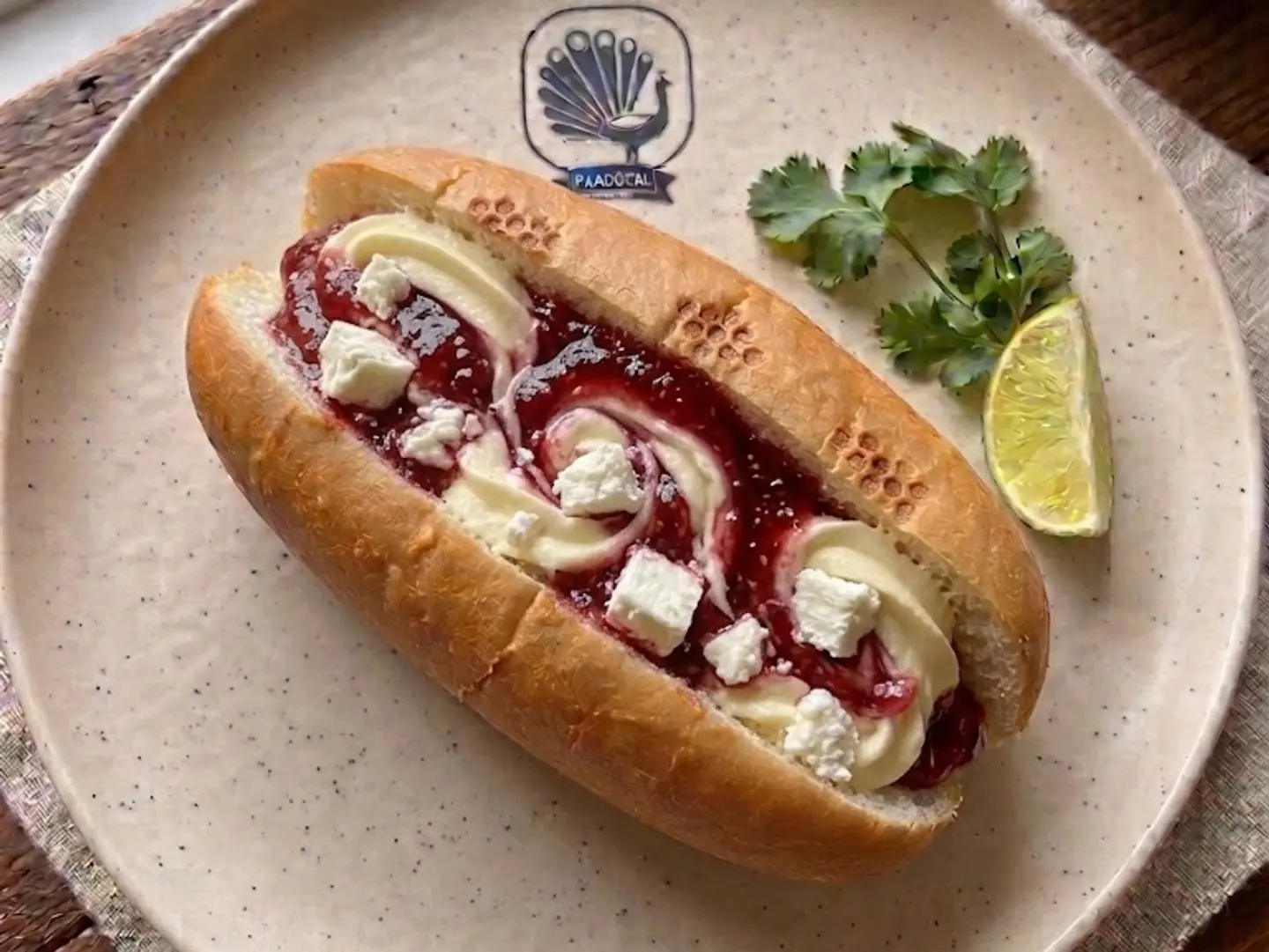 مربى مع كريمة وجبن