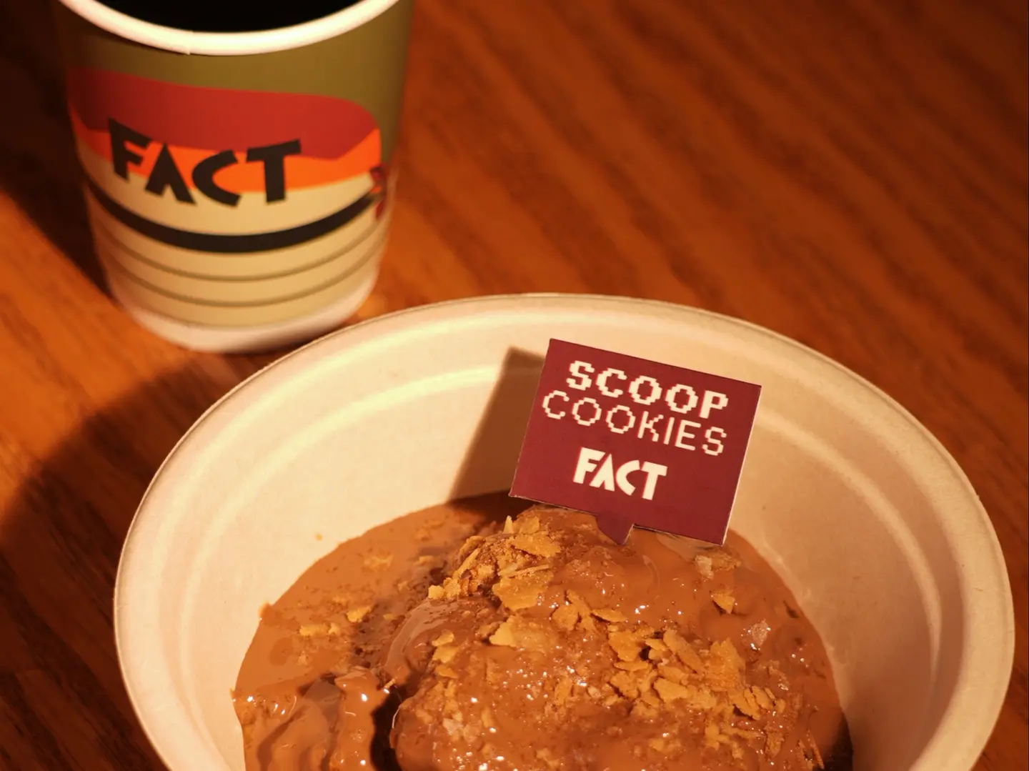 سكوب كوكيز مع قهوة اليوم حار