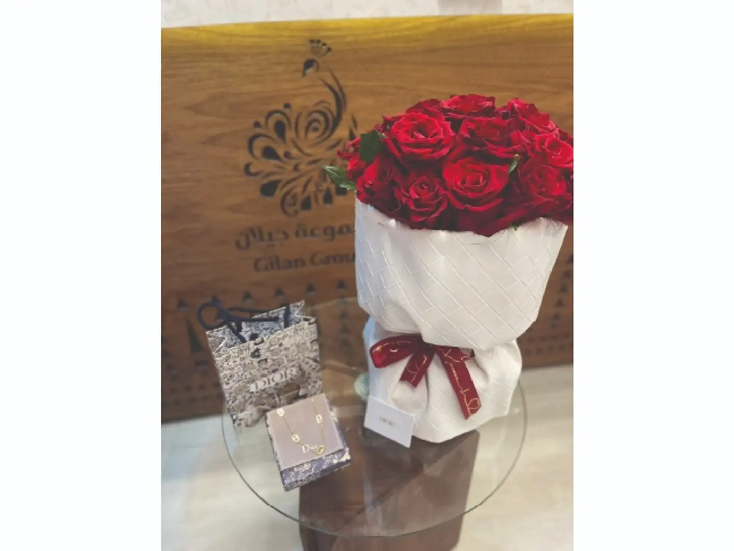 ورد طبيعي مع سلسال ديور