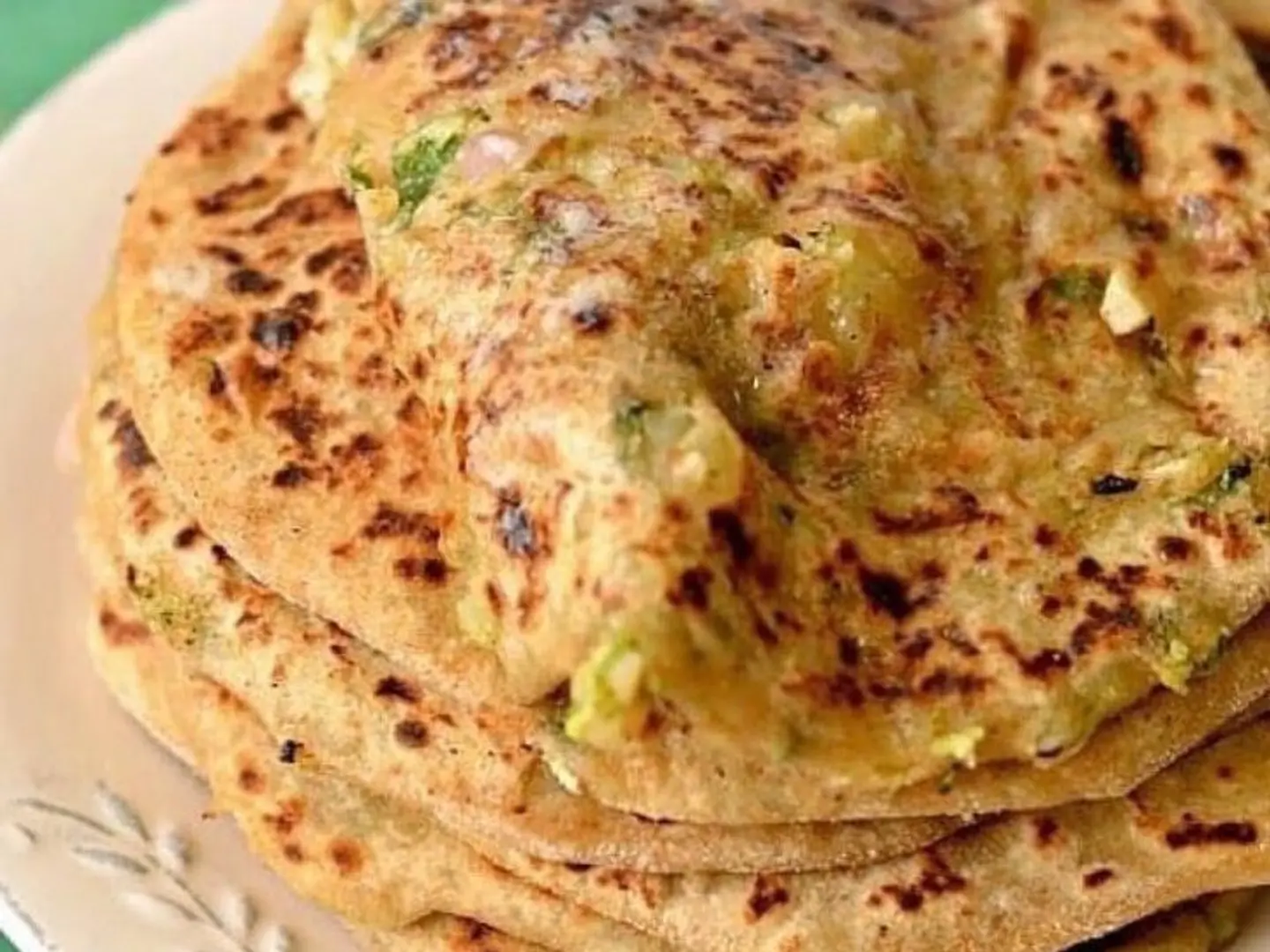 پراتھا،حمص،حلوہ