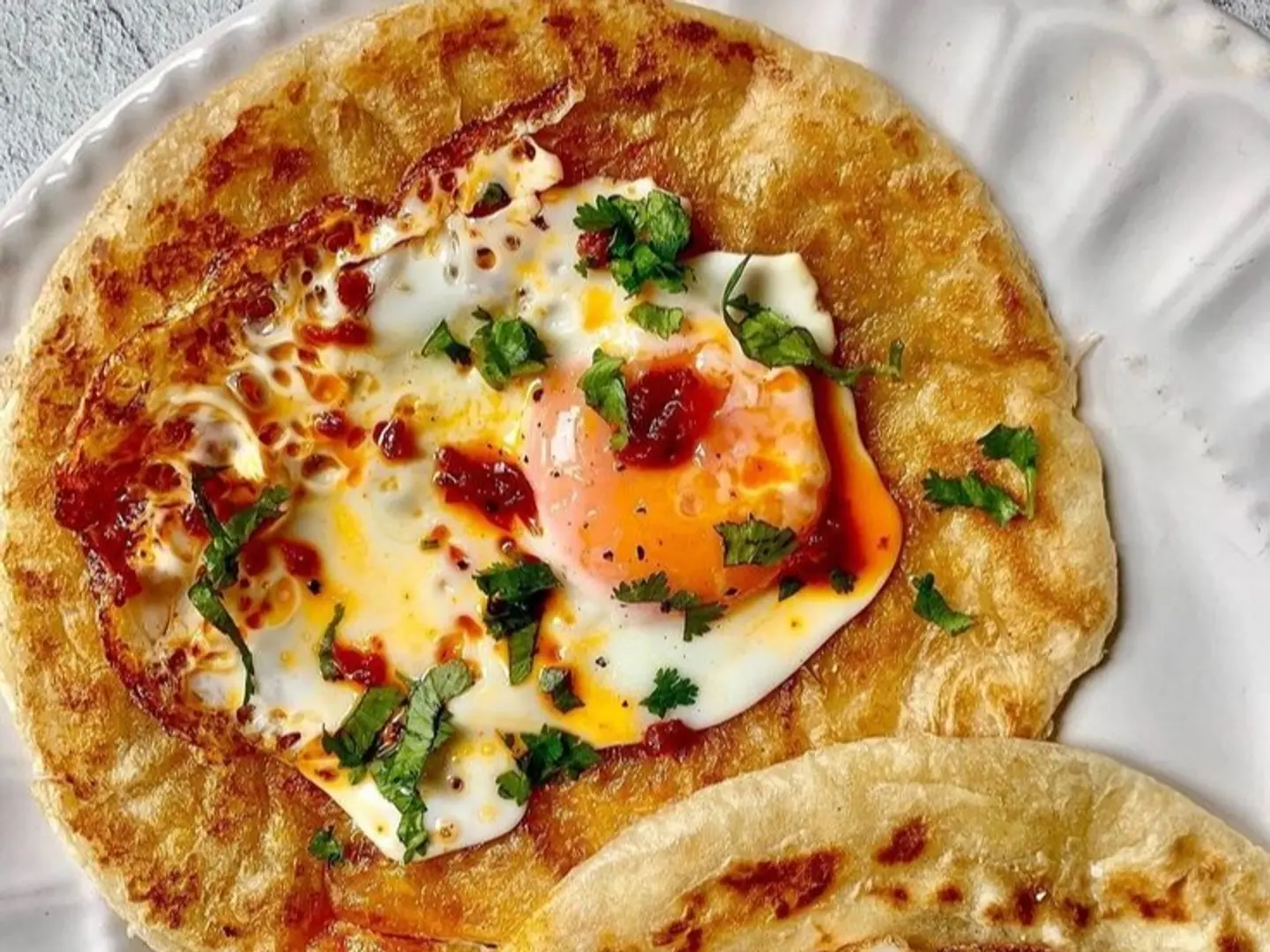 بیض مقلی معہ پراتھا