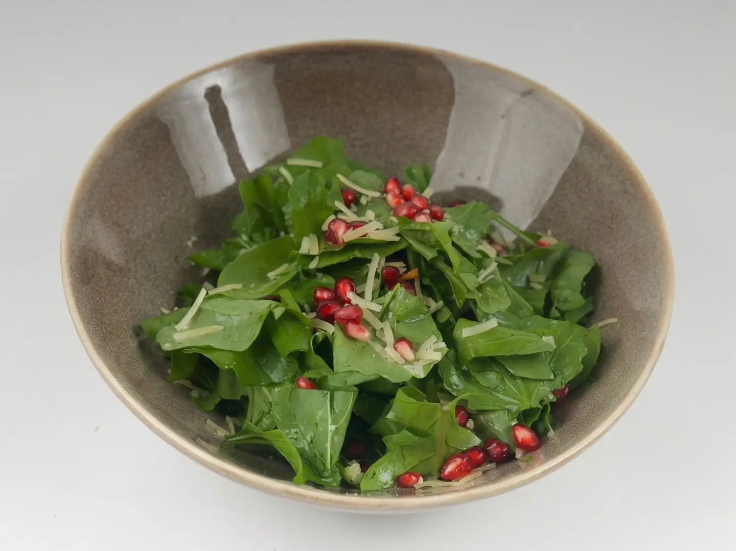 سلطة جرجير بالرمان