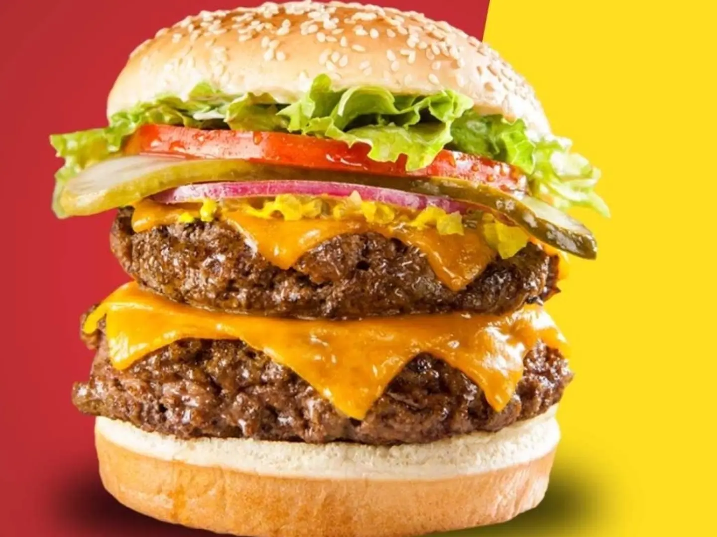 برجر لحم بقري مزدوج مشوي