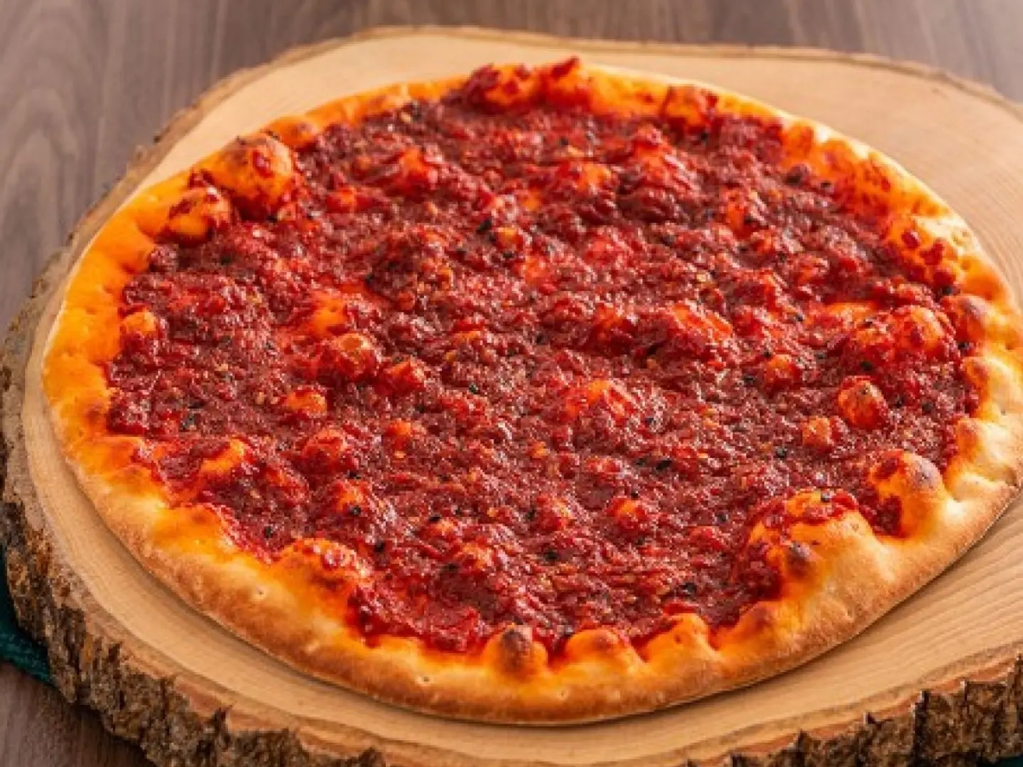 مناقيش محمرة