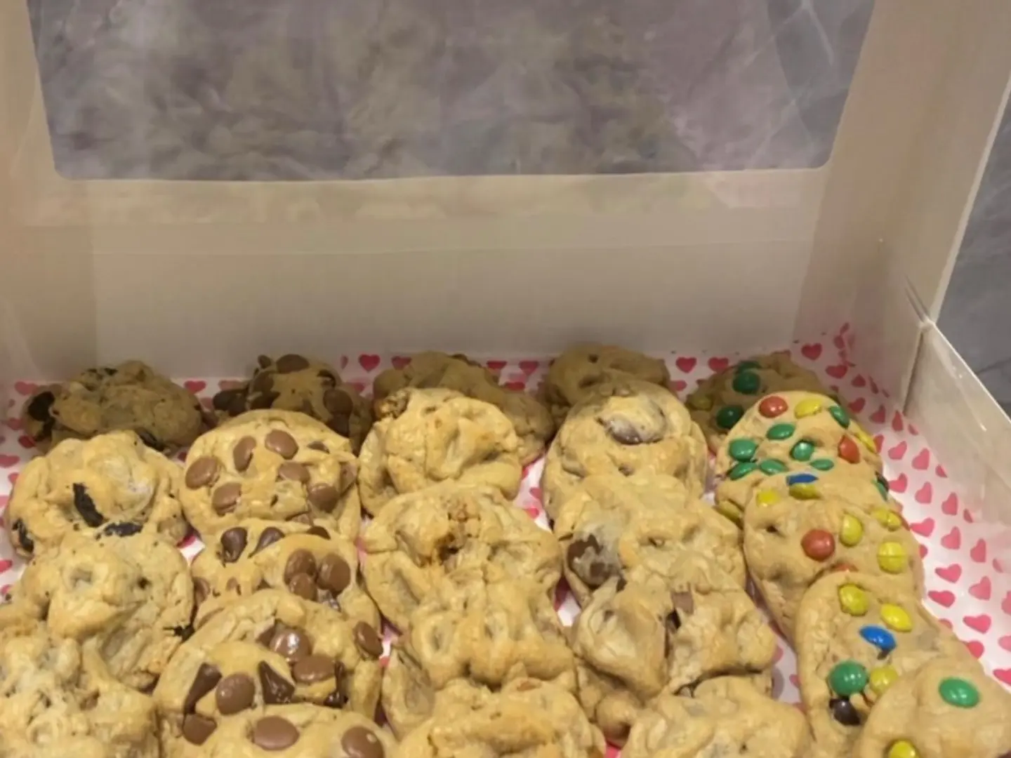 25 قطعه من الكوكيز المشكل ( اوريو - لوتس - بلجيكي - دارك- ام اند أميز البوكس فيه 25 قطعه