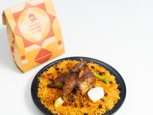 نصف حبة دجاج شواية مع ازر بخاري