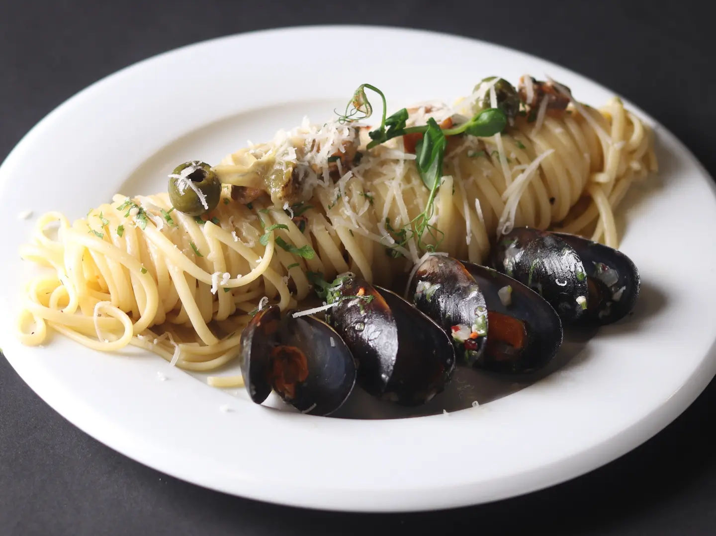 Black Mussel Linguine Pasta