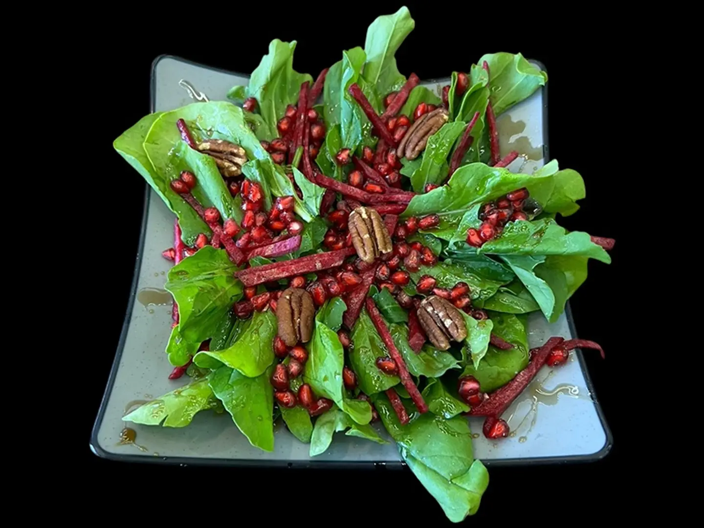 سلطة جرجير مع جوز البيكان