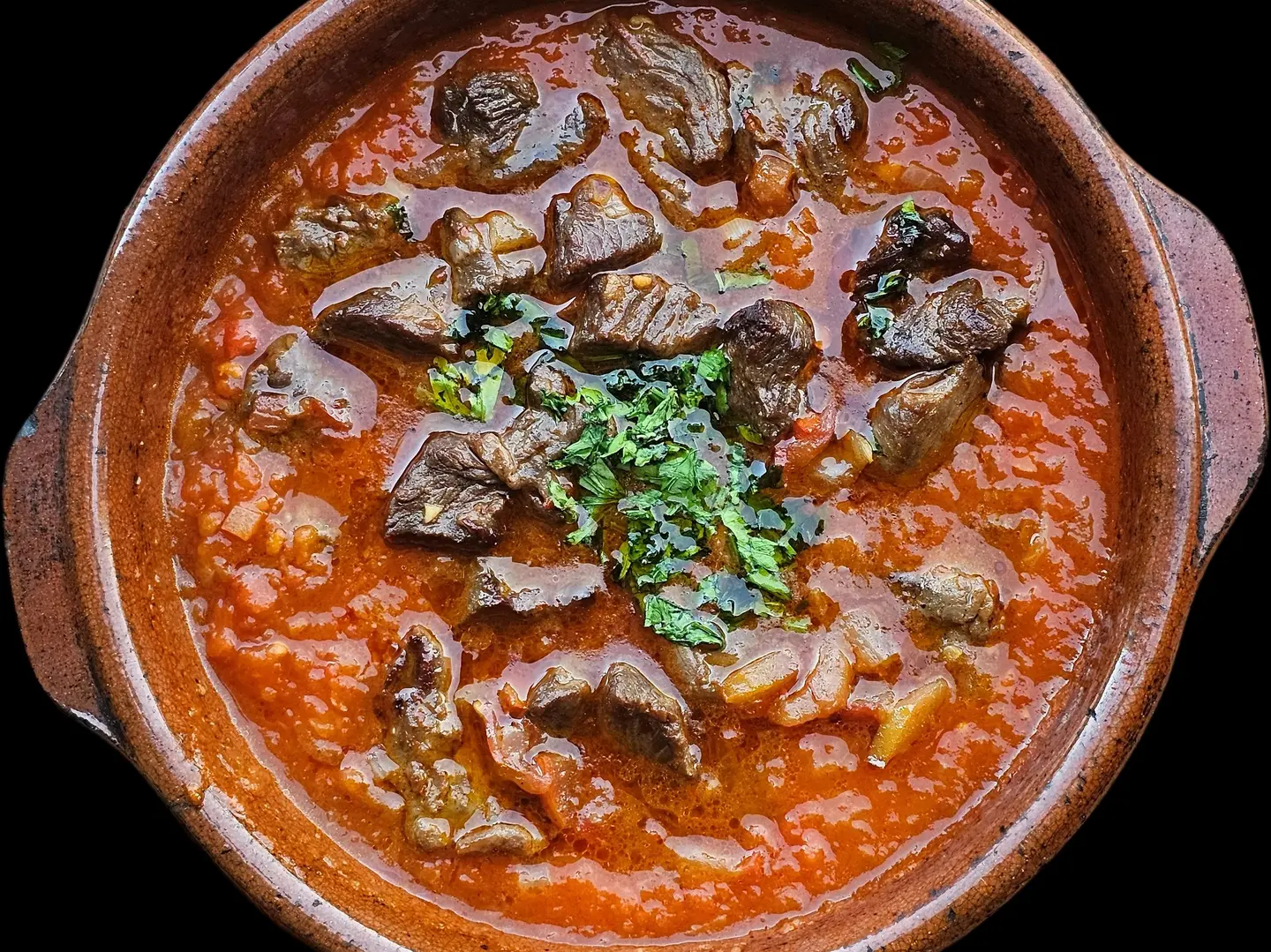 أوصال لحم مشوية بصلصة الطماطم