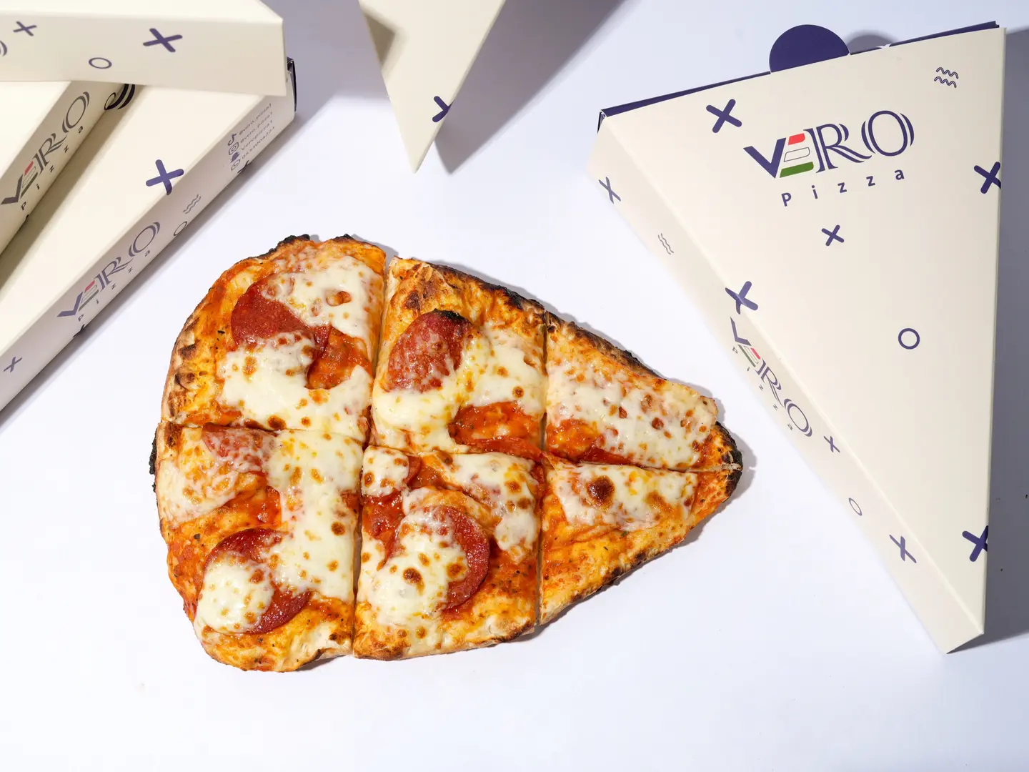 بيتزا بيبروني سلايز كبير