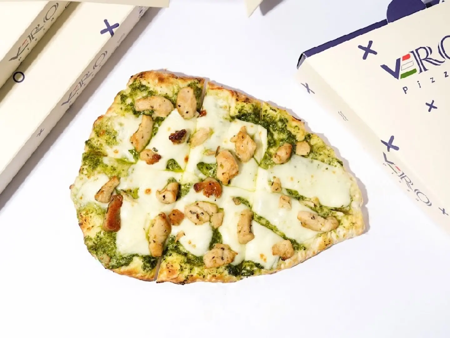 بيتزا دجاج بيستو سلايزكبير