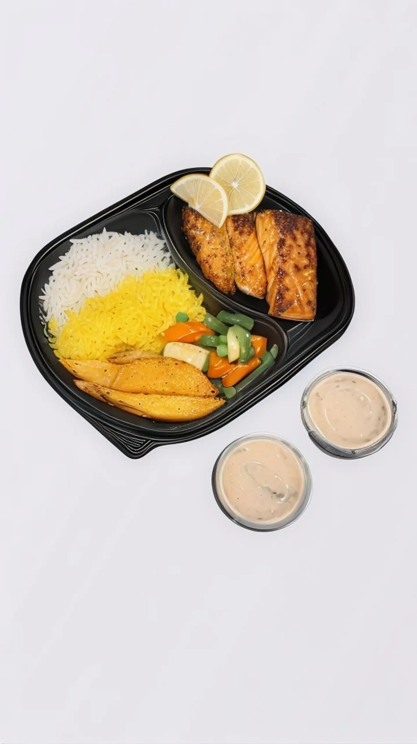 سلمون بالطحينة مع ارز مشكل وبطاطس ودجز