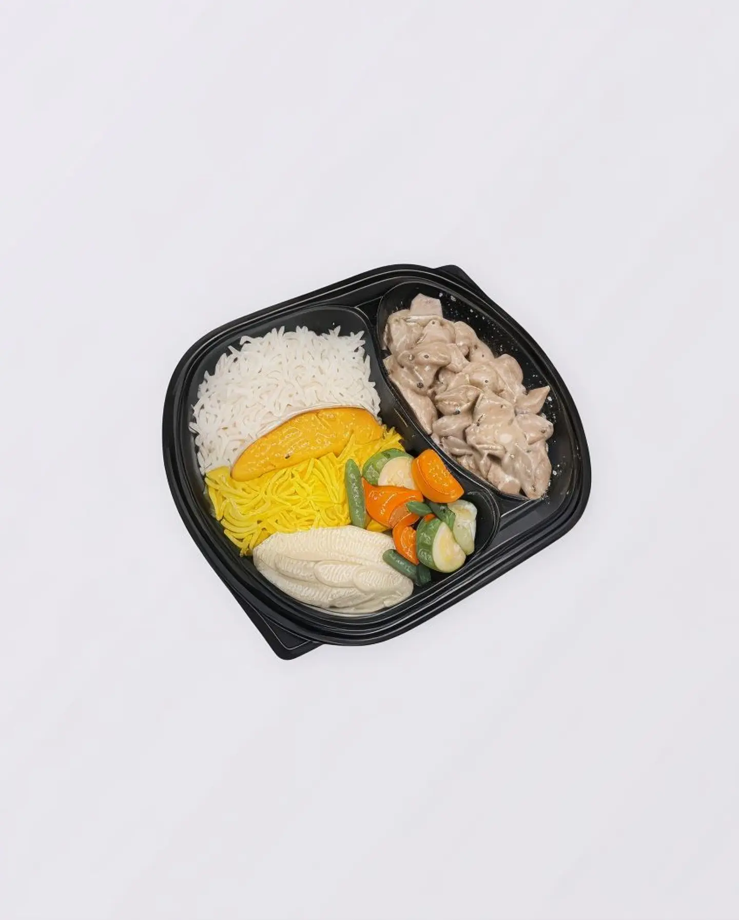 لحم الفريدو بالكريمة مع ارز مشكل وخضار