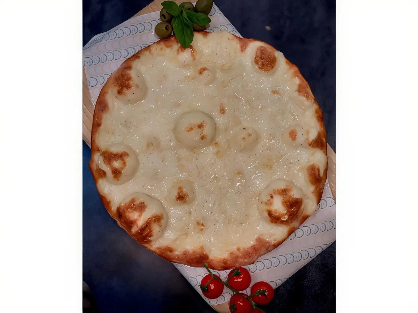 Plain Akkawi Cheese Manqusha