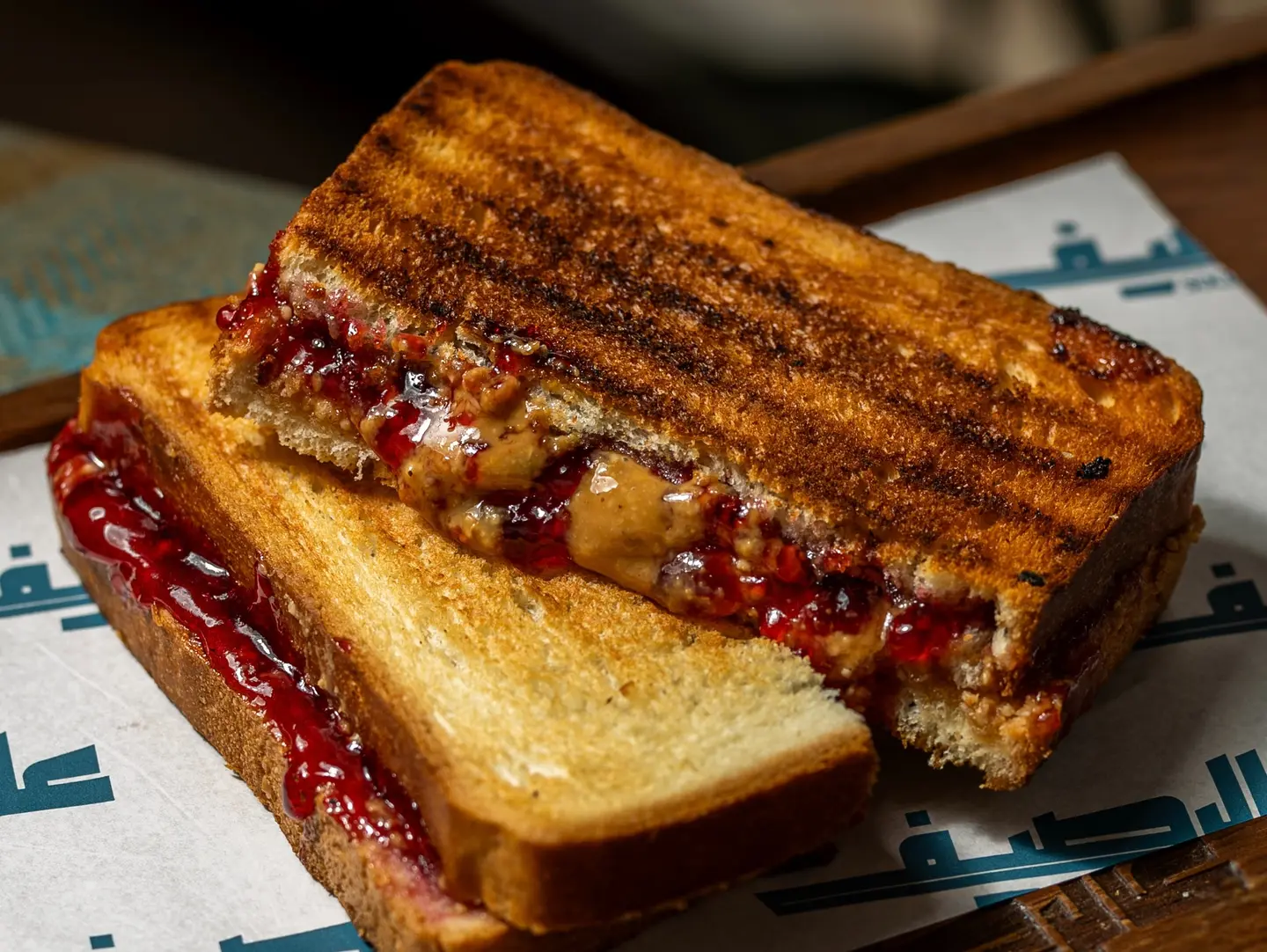 ساندوتش المربى و زبدة البندق