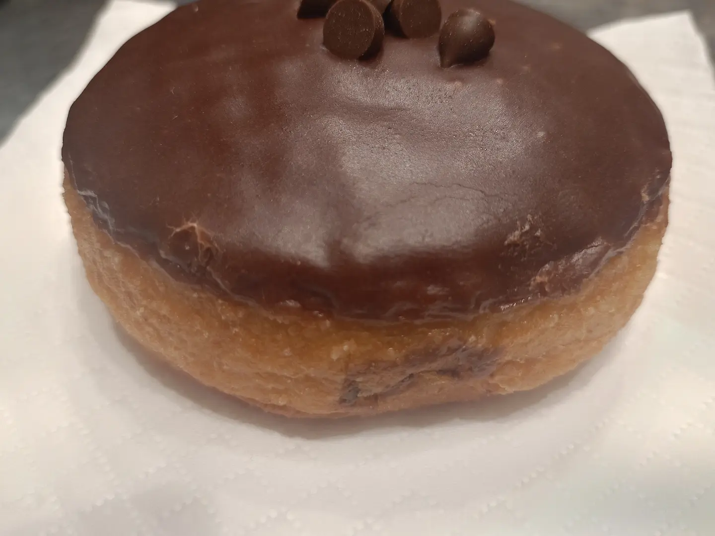 دونات داخل الشوكولاتة