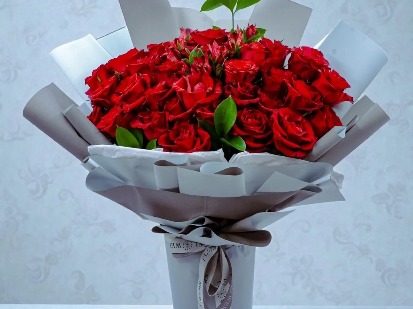 60 باقة سكارلت