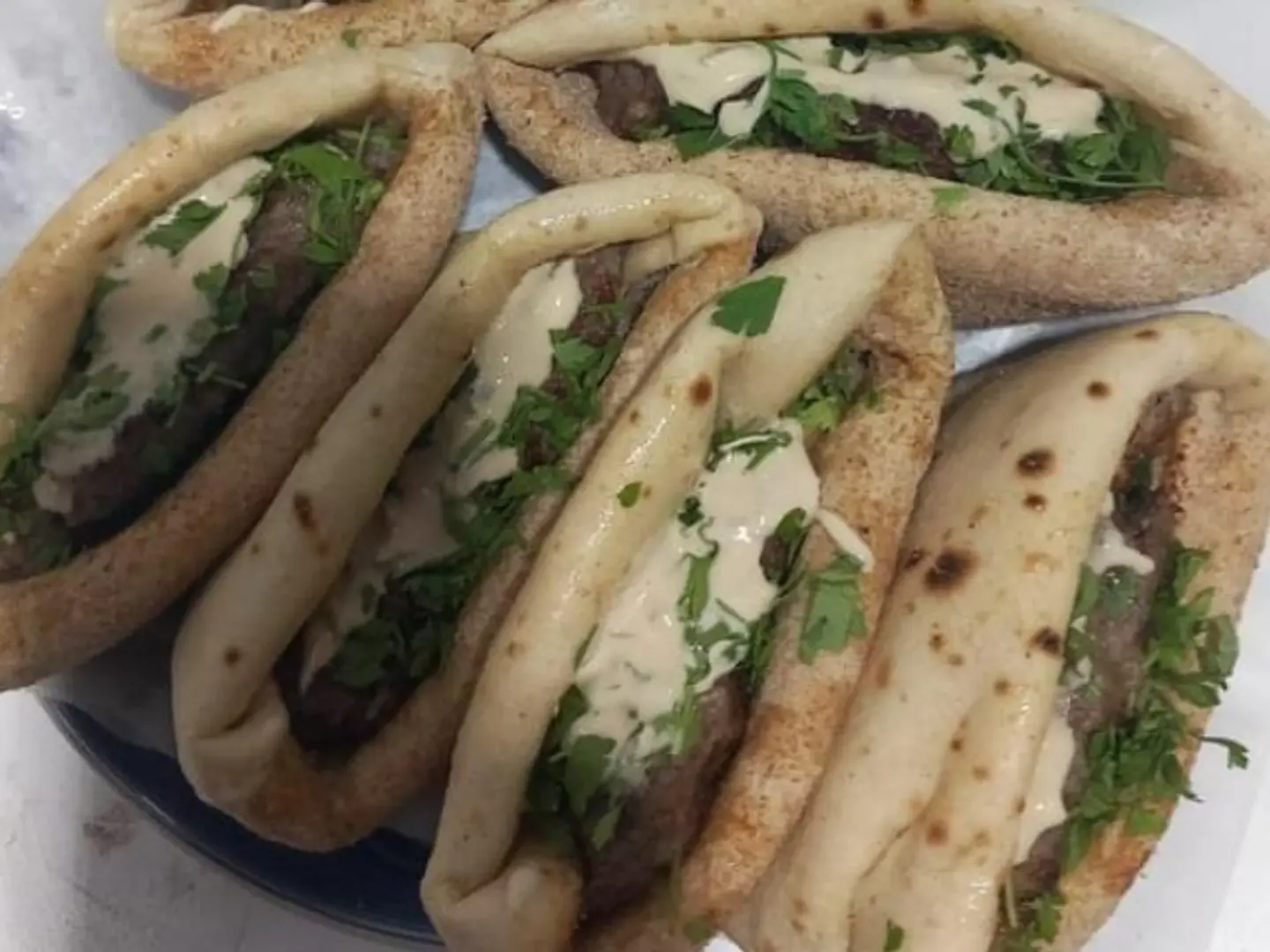 بوكس الوسط 5 ساندوتش