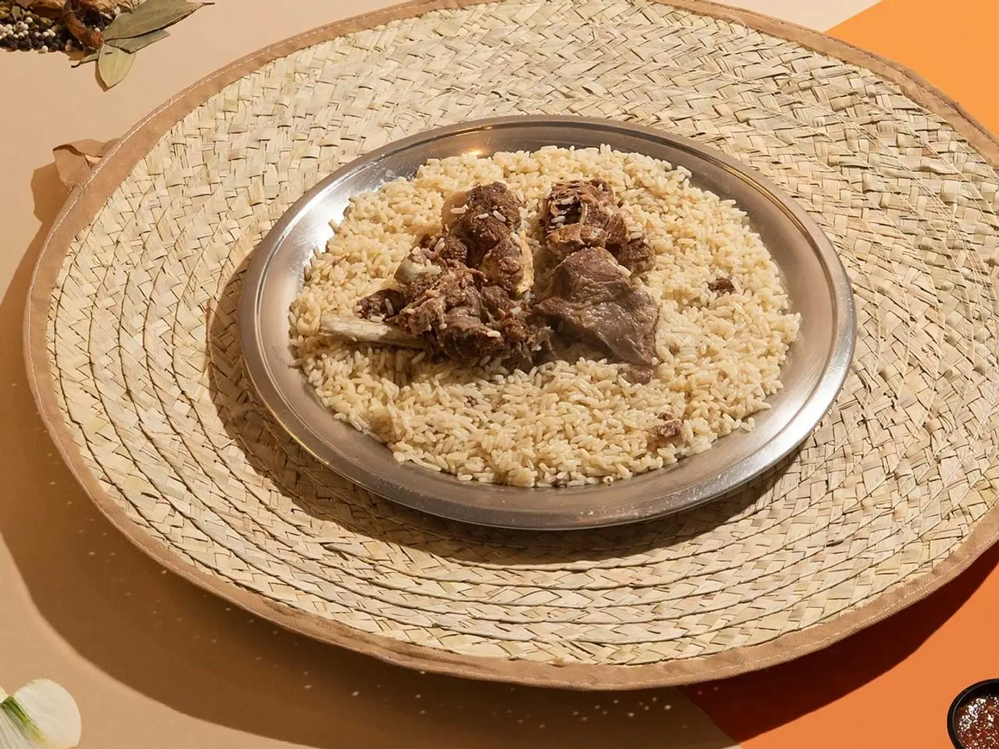 مضغوط حاشي ابيض نفر