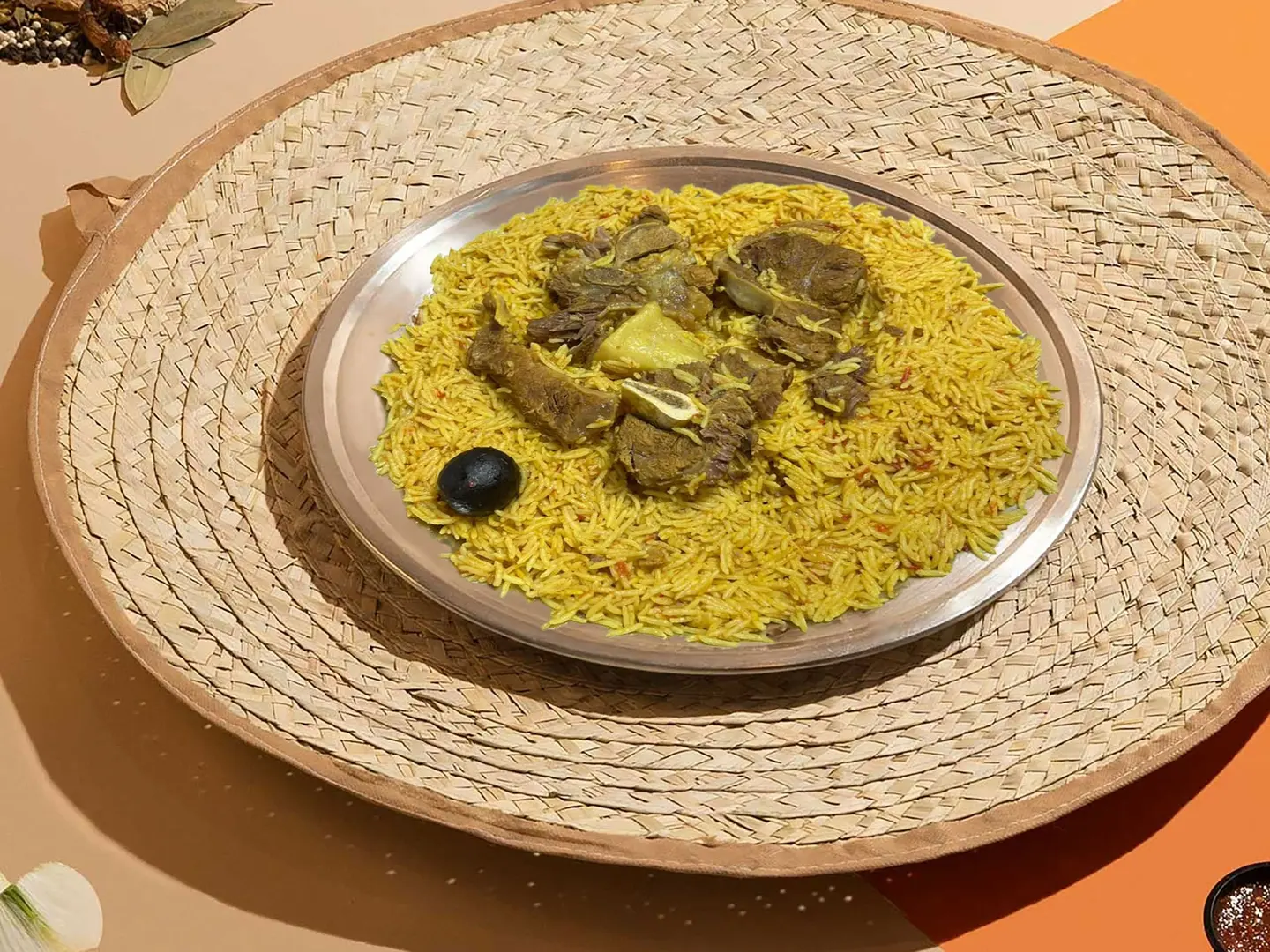 مضغوط حاشي ذهبي