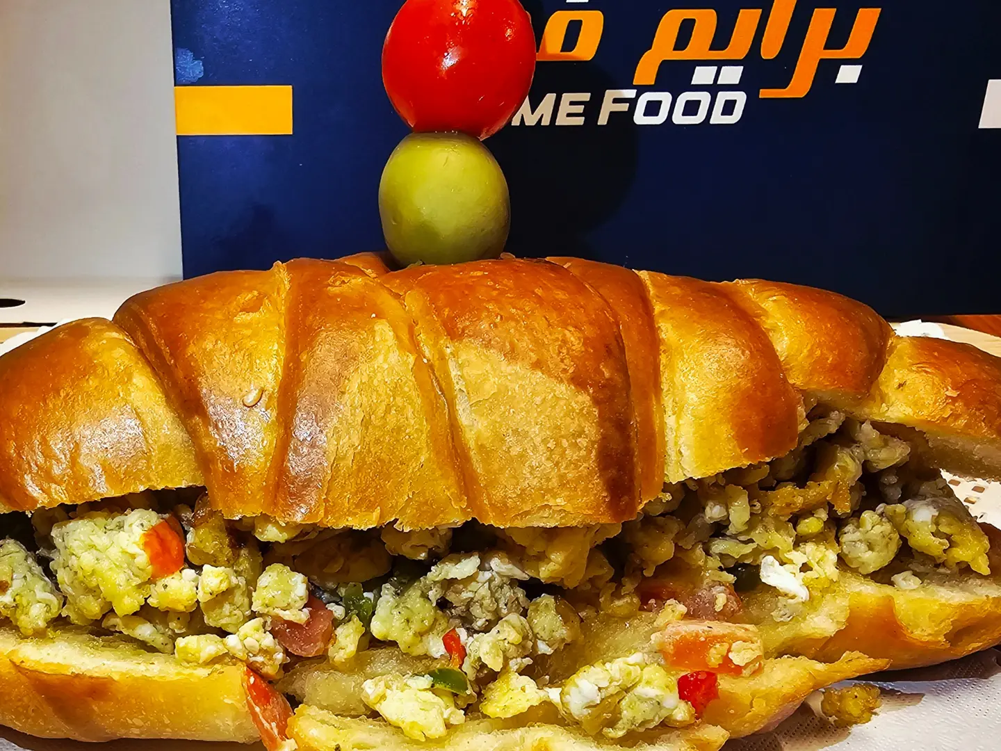 وجبة كرواسون بالبيض الشرقي