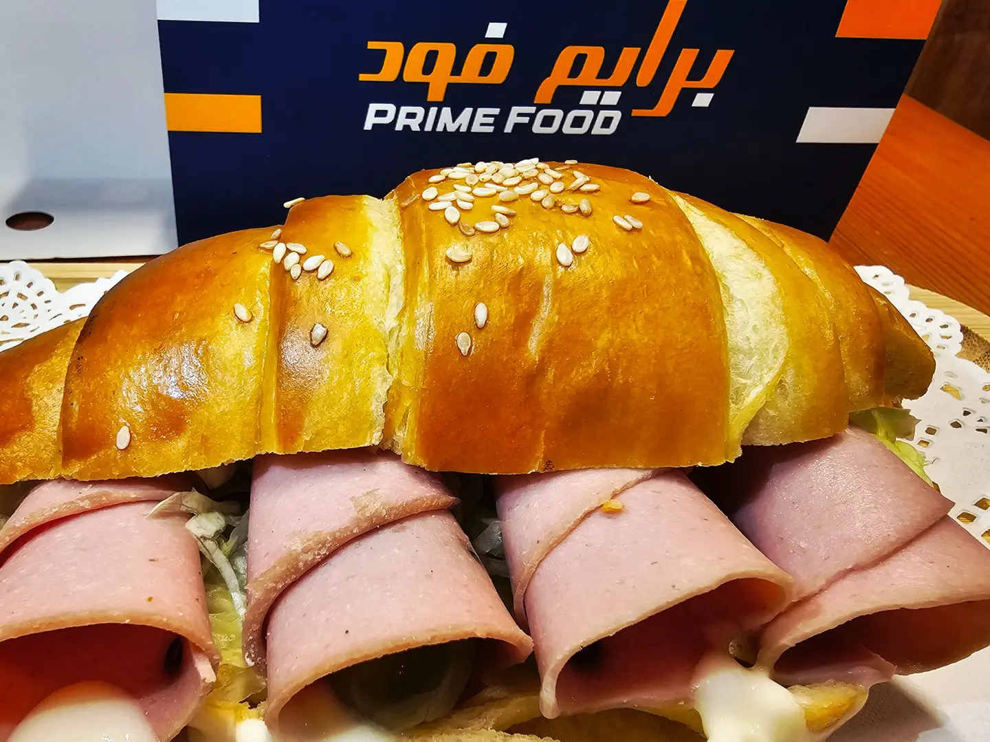 وجبة كرواسون بالمورتاديلا