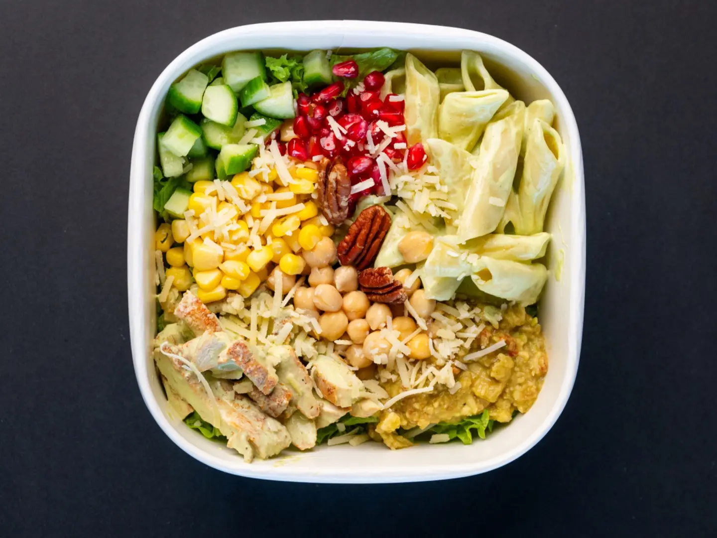 طبق باستا الدجاج بصوص الريحان