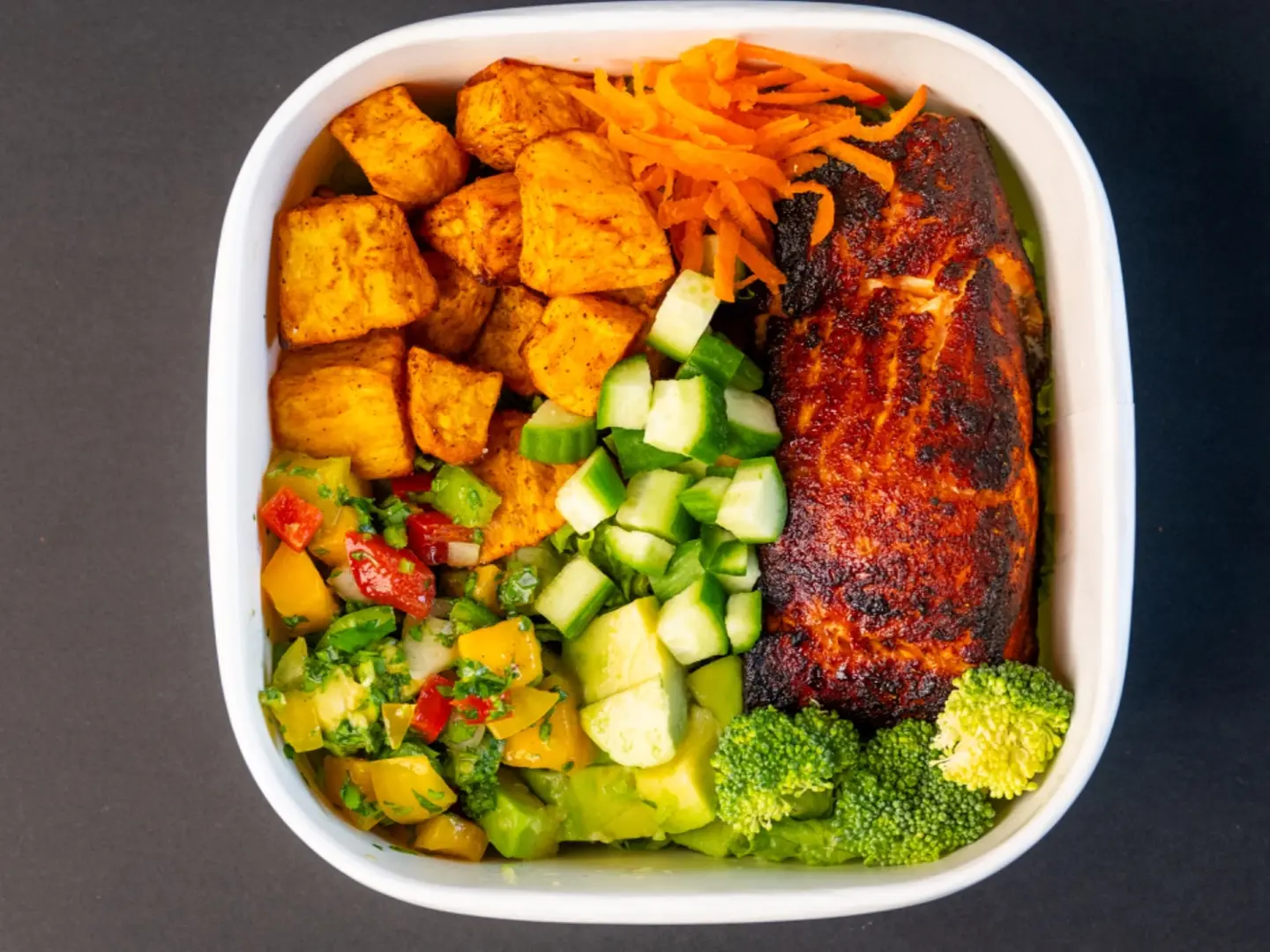 طبق السالمون المشوي