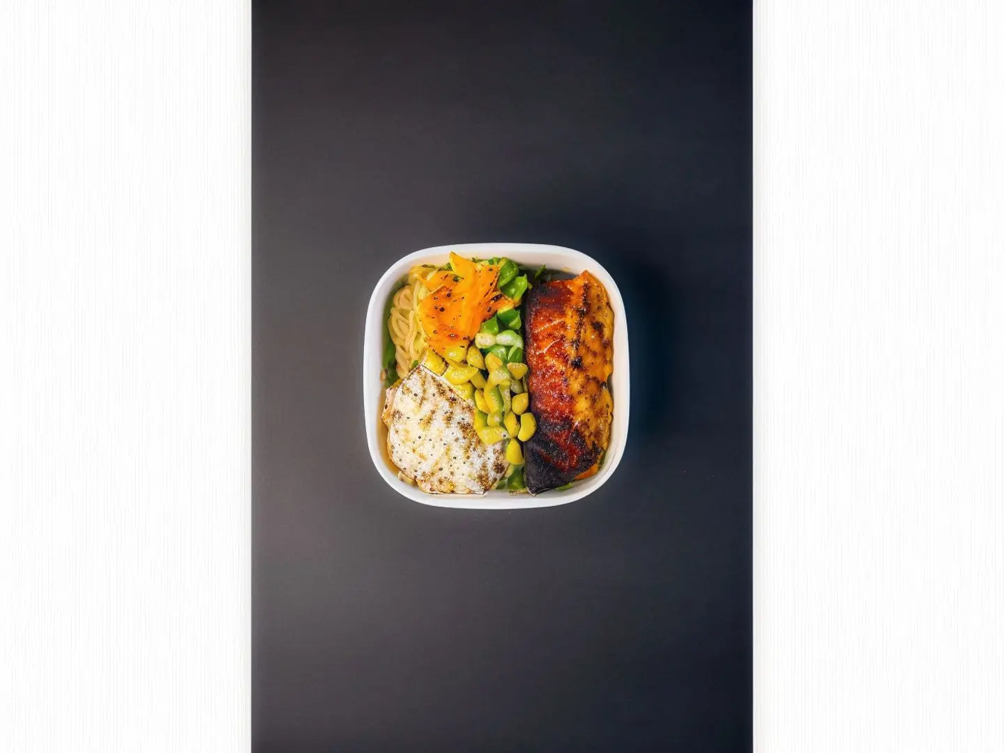 طبق السالمون المشوي بالليمون