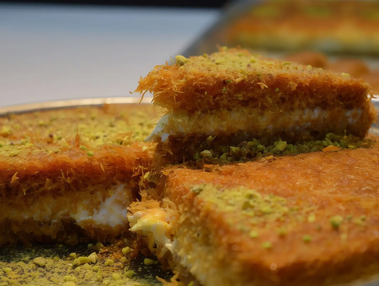 Asmal Kunafa (Between Two Fires)