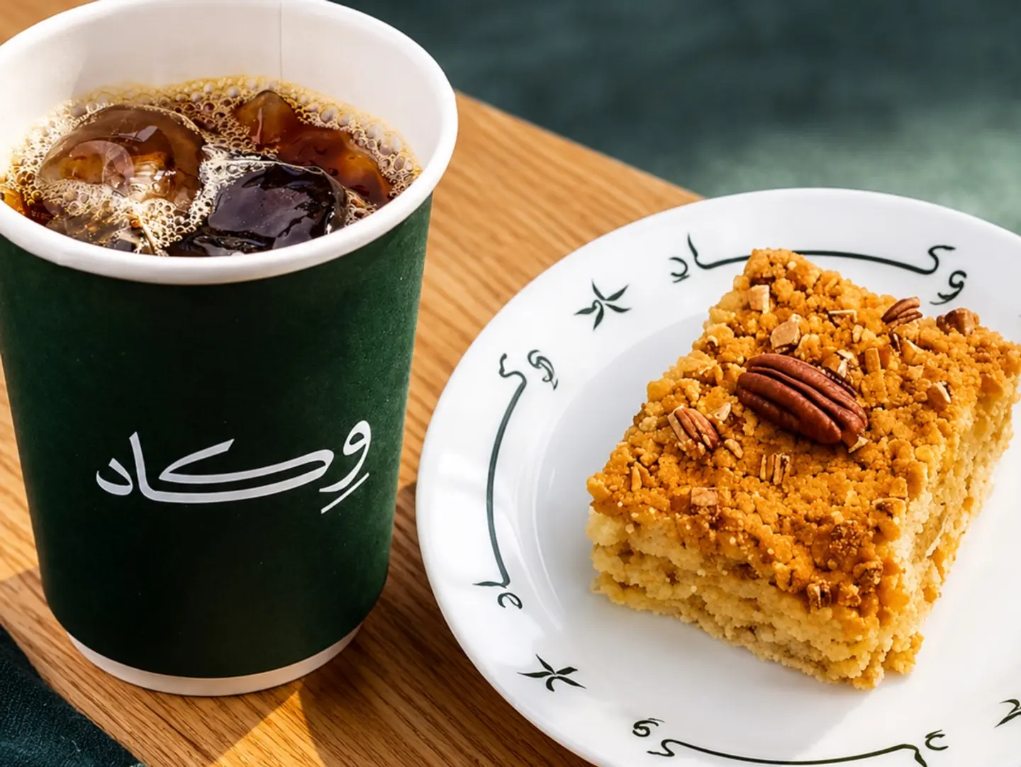 بيكان كيك مع قهوة اليوم بارد