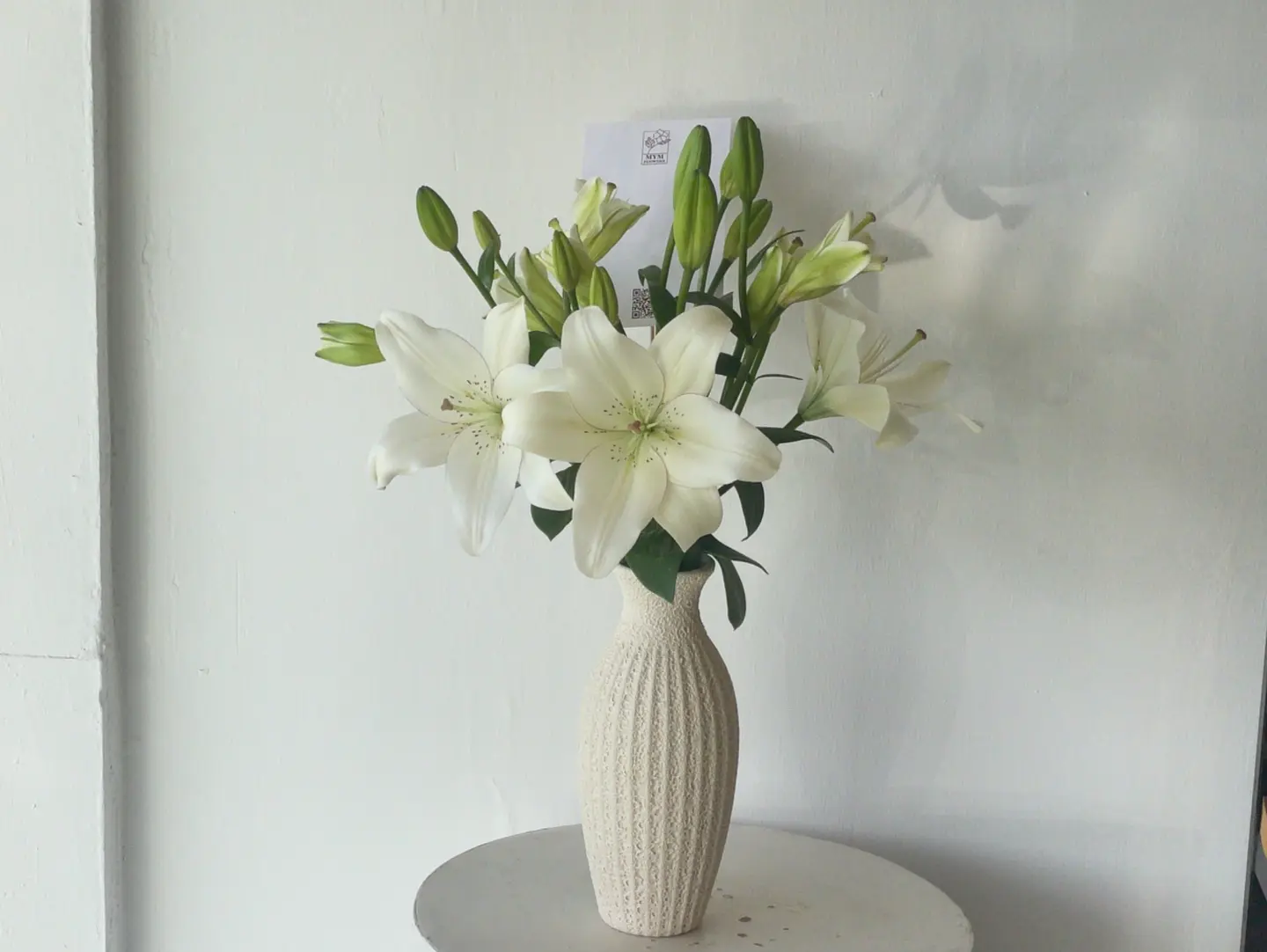 Vase Lily ( White)