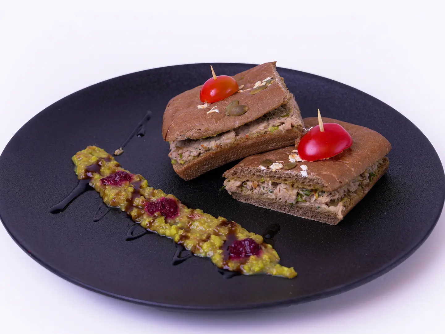 ساندوتش تونة بالأفوكادو