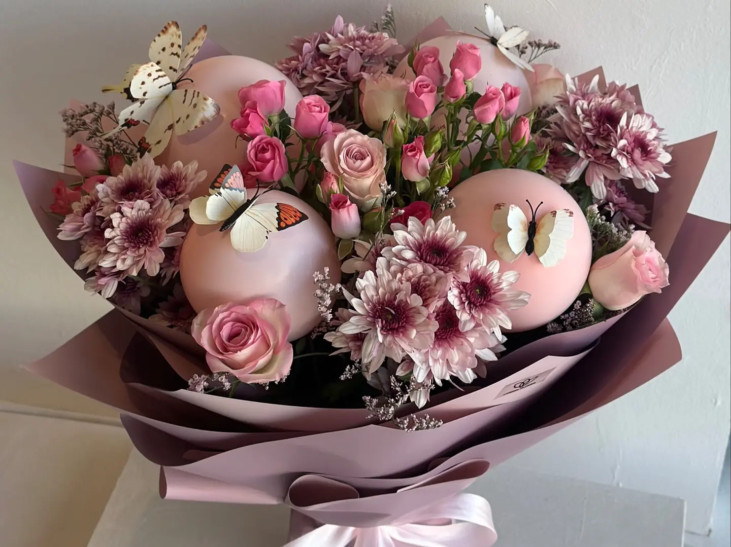 باقة سحر الفراشات والبلونات