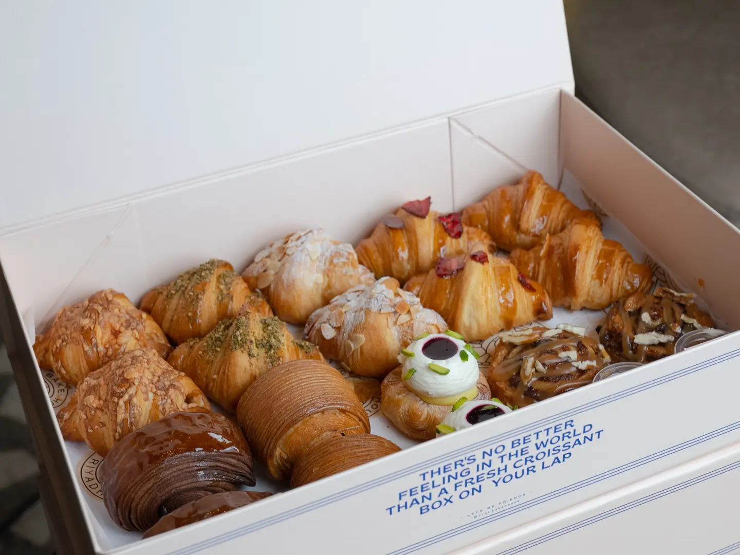 Mini Croissant Box 12