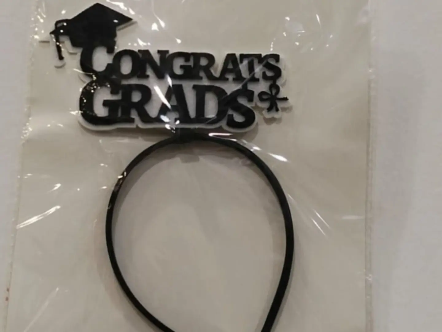 طوق التخرج لون أسود
