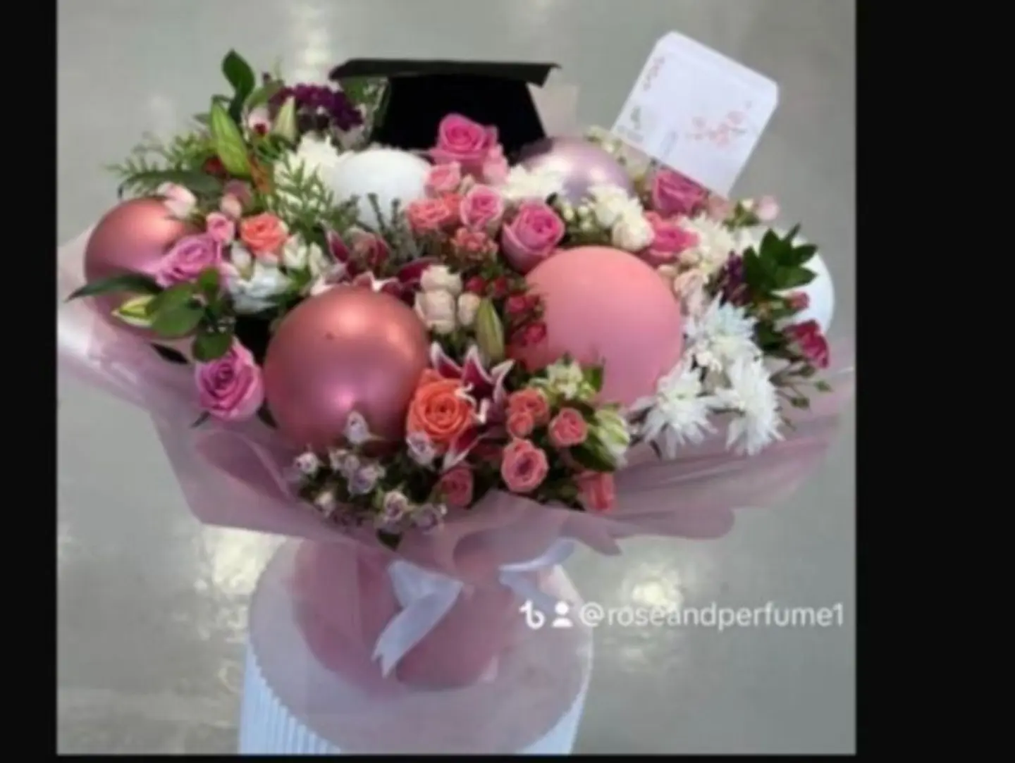 باقة التخرج مع بالون وقبعة