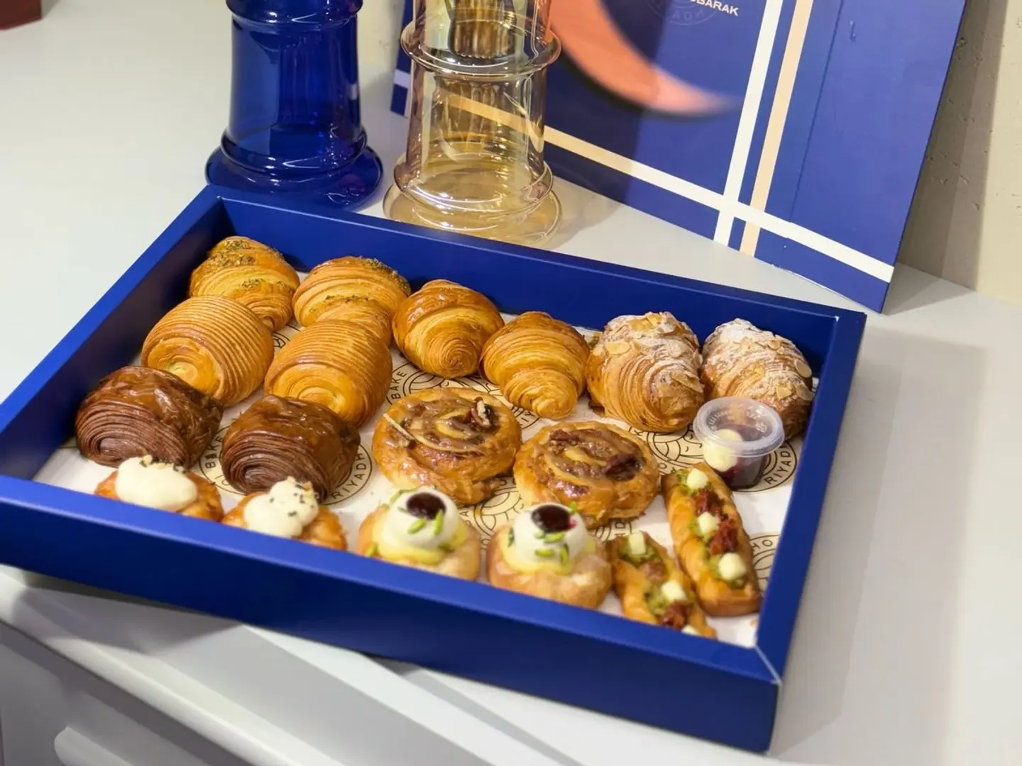 Mini Croissant Box 18