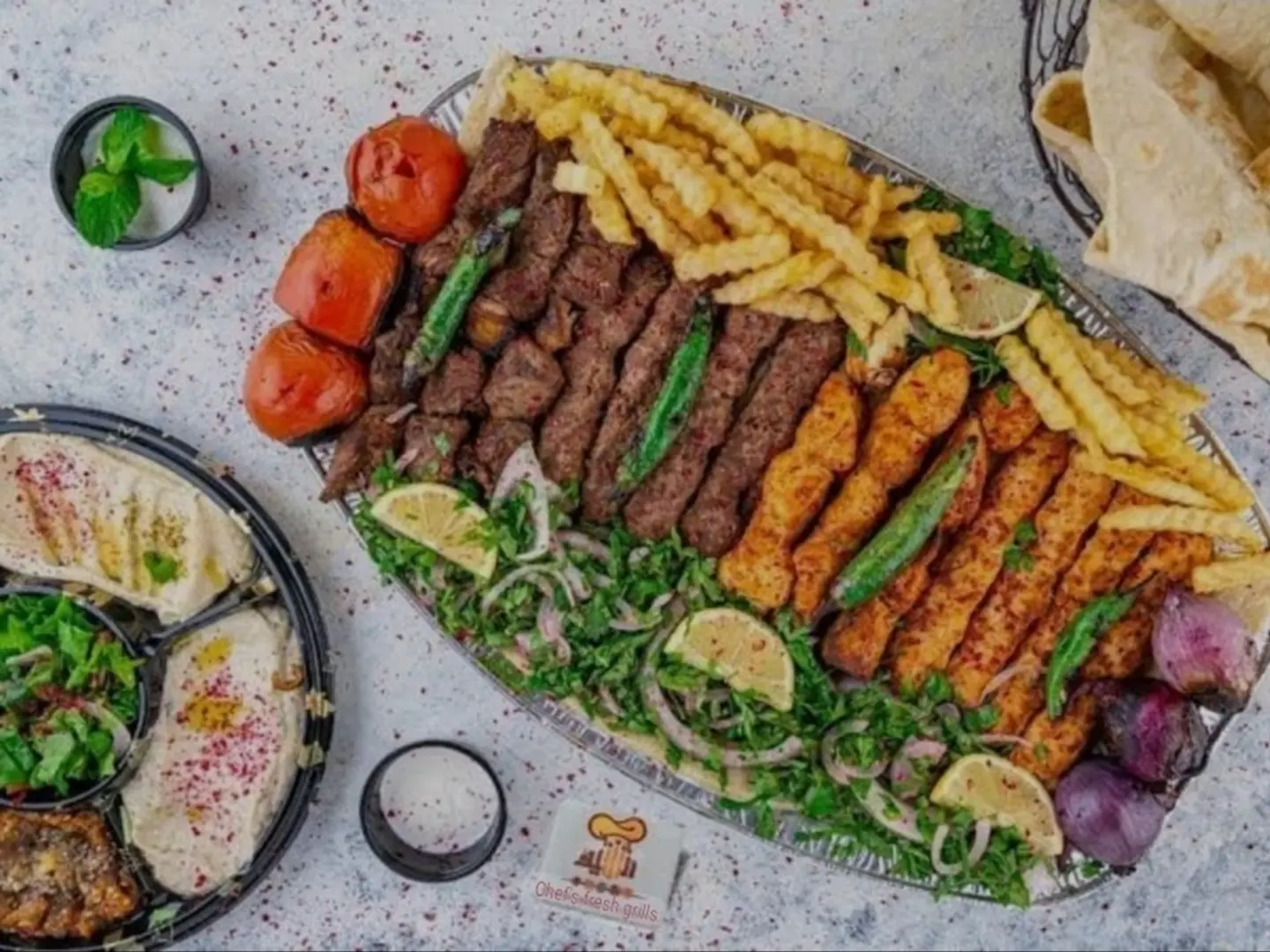 كيلو مشويات مشكل اوصال لحم وكباب لحم وكباب دجاج وشيش طاووق د مع الأرز